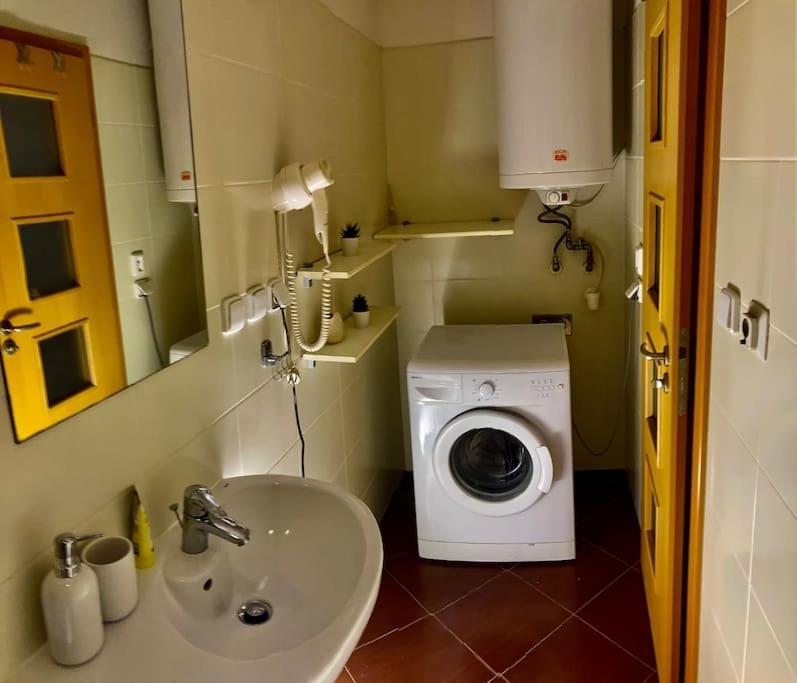 Jasmine Apartment - Free Parking - City Center - Skibus - Tatralandia 5Km Liptovský Mikuláš エクステリア 写真